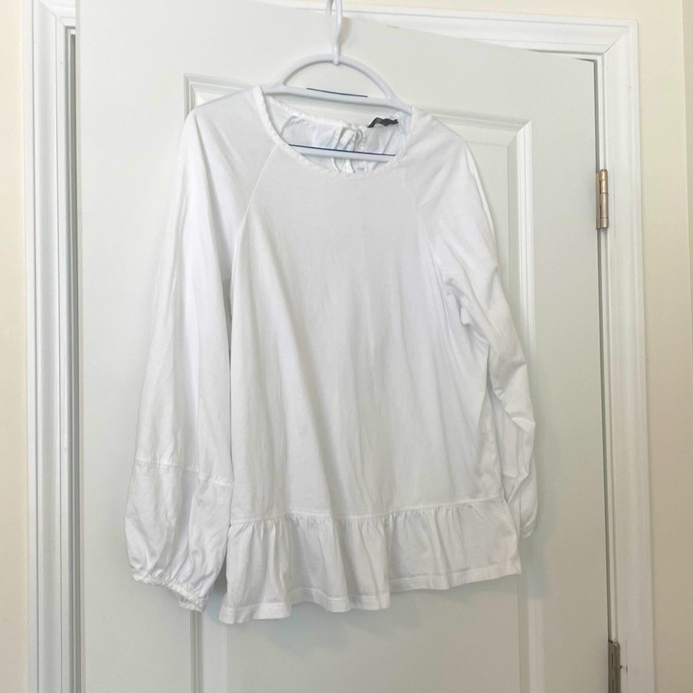 Cute white top with puffy sleeves